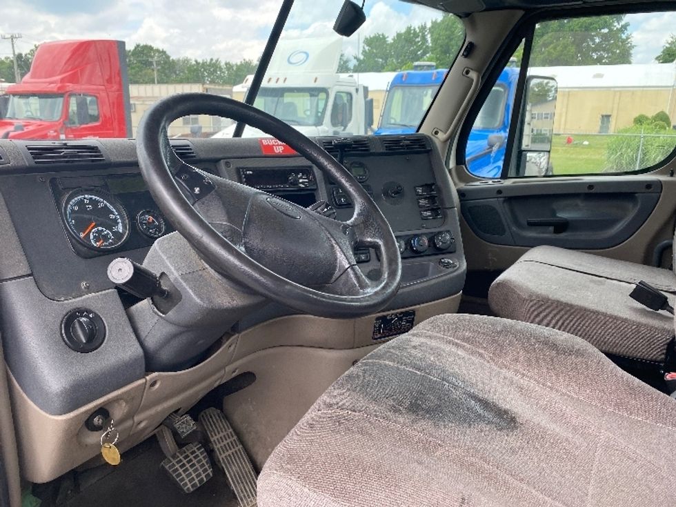 Day Cab Tractor-Heavy Duty Tractors-Freightliner-2018-Cascadia 12564ST-Eden-MD-294,991\n\t\tmiles-$ 34,750 - Image 10