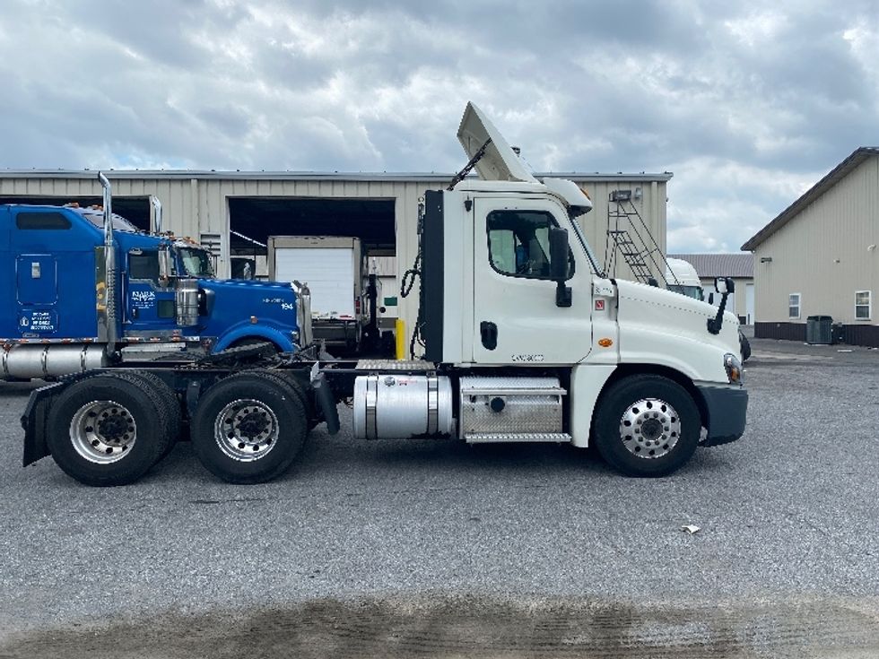 Day Cab Tractor-Heavy Duty Tractors-Freightliner-2018-Cascadia 12564ST-Eden-MD-294,991\n\t\tmiles-$ 34,750 - Image 8