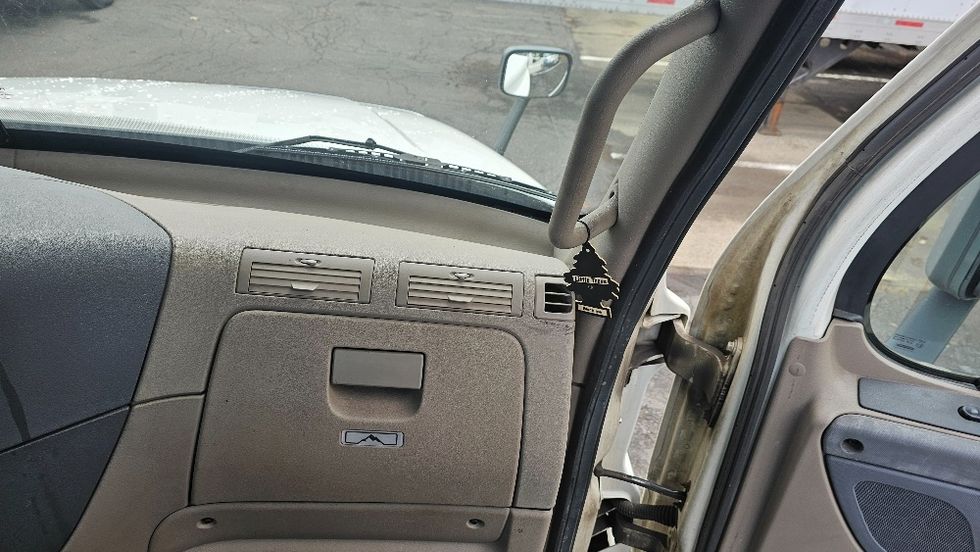 Day Cab Tractor-Heavy Duty Tractors-Freightliner-2018-Cascadia 12564ST-Edison-NJ-220,706\n\t\tmiles-$ 48,000 - Image 13