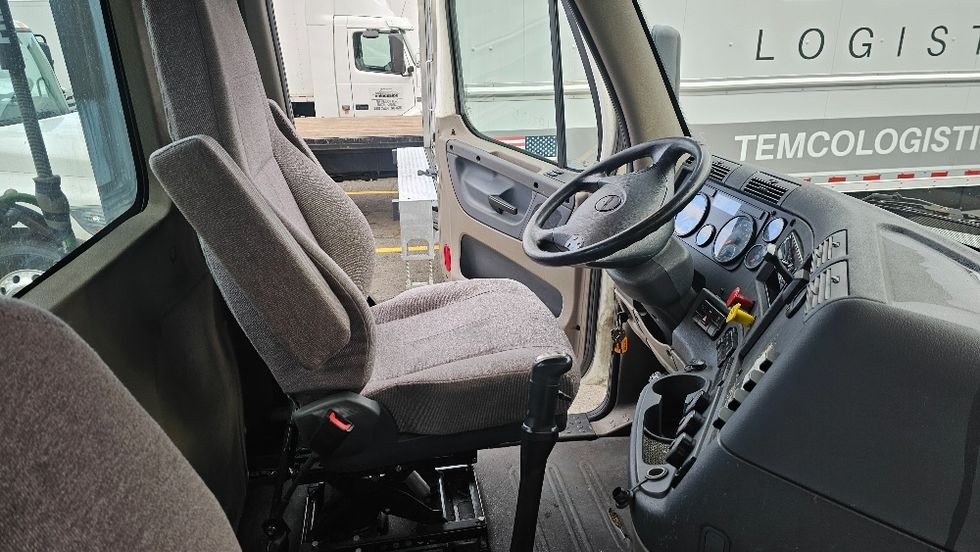 Day Cab Tractor-Heavy Duty Tractors-Freightliner-2018-Cascadia 12564ST-Edison-NJ-220,706\n\t\tmiles-$ 48,000 - Image 14