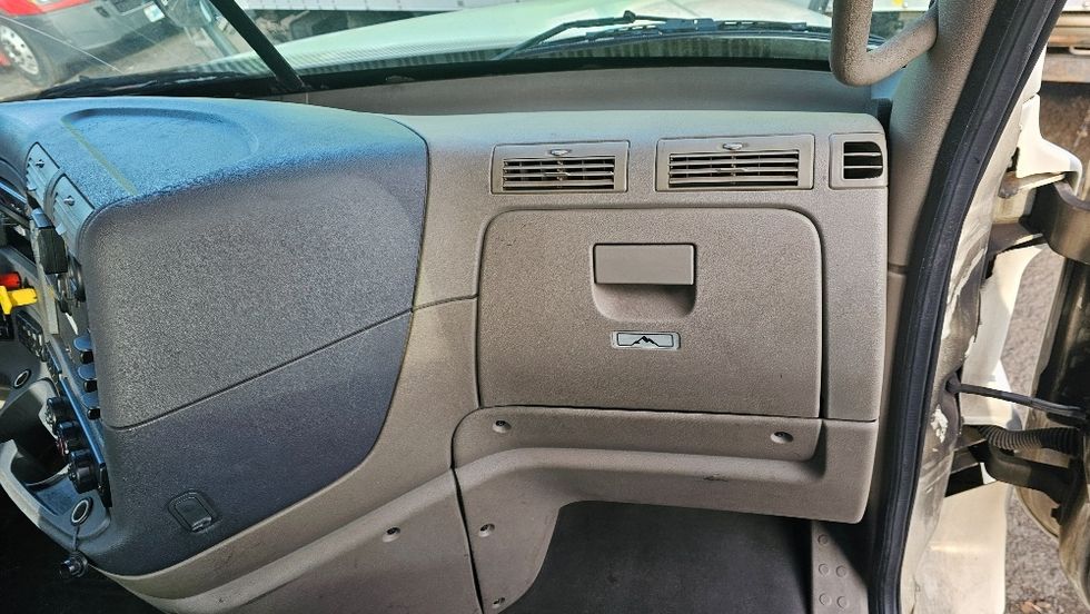 Day Cab Tractor-Heavy Duty Tractors-Freightliner-2018-Cascadia 12564ST-Edison-NJ-253,298\n\t\tmiles-$ 44,750 - Image 13