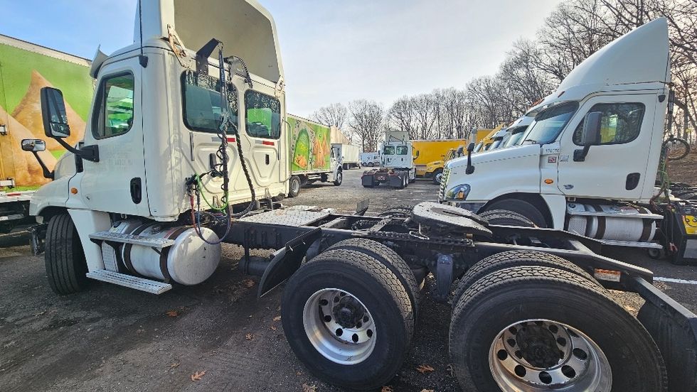 Day Cab Tractor-Heavy Duty Tractors-Freightliner-2018-Cascadia 12564ST-Edison-NJ-253,298\n\t\tmiles-$ 44,750 - Image 5
