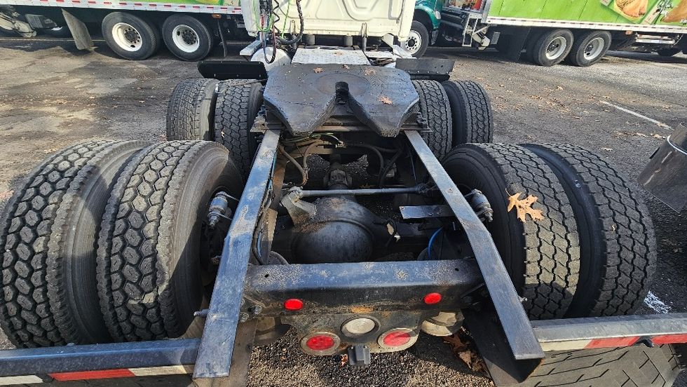 Day Cab Tractor-Heavy Duty Tractors-Freightliner-2018-Cascadia 12564ST-Edison-NJ-253,298\n\t\tmiles-$ 44,750 - Image 6