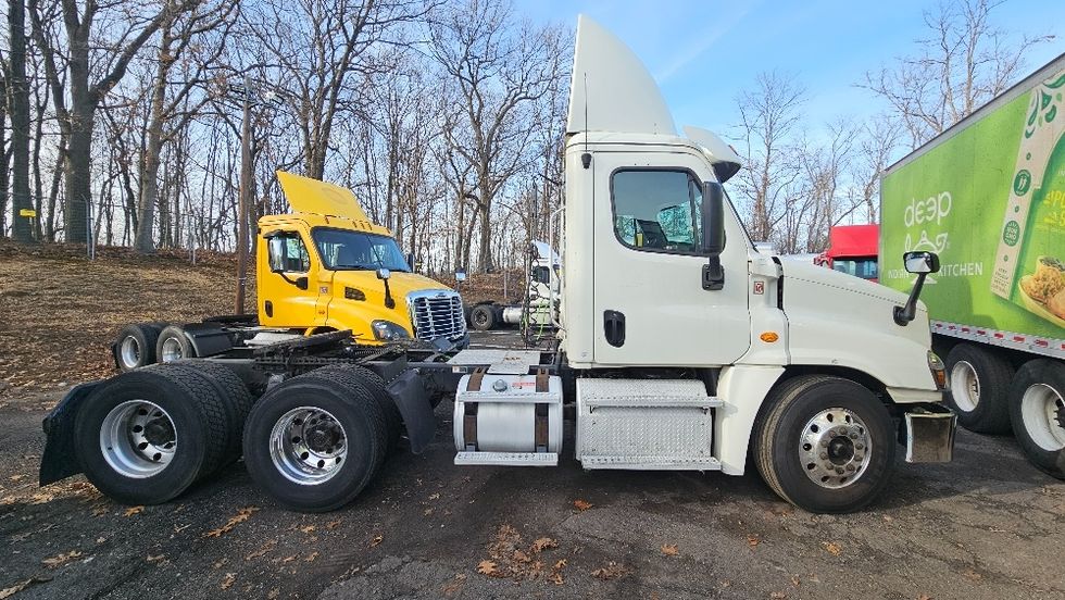 Day Cab Tractor-Heavy Duty Tractors-Freightliner-2018-Cascadia 12564ST-Edison-NJ-253,298\n\t\tmiles-$ 44,750 - Image 8