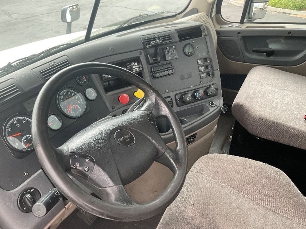 Day Cab Tractor-Heavy Duty Tractors-Freightliner-2018-Cascadia 12564ST-El Paso-TX-548,125\n\t\tmiles-$ 31,500 - Image 10