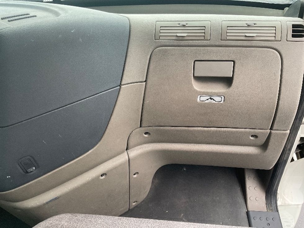 Day Cab Tractor-Heavy Duty Tractors-Freightliner-2018-Cascadia 12564ST-El Paso-TX-548,125\n\t\tmiles-$ 31,500 - Image 13