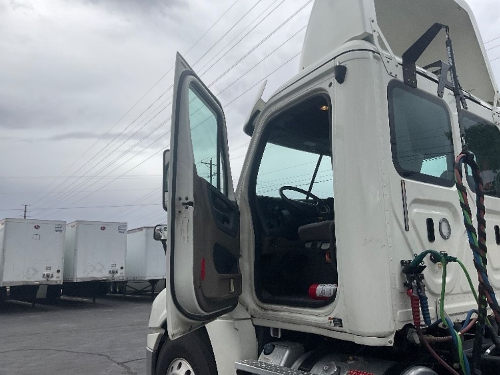 Day Cab Tractor-Heavy Duty Tractors-Freightliner-2018-Cascadia 12564ST-El Paso-TX-548,125\n\t\tmiles-$ 31,500 - Image 9