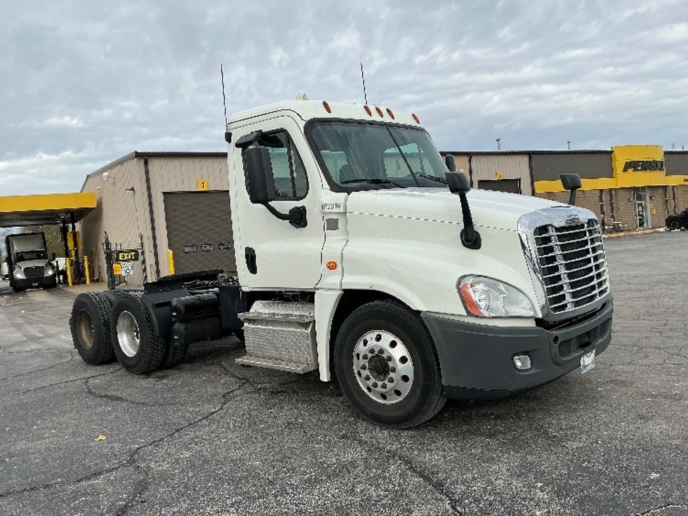 Day Cab Tractor-Heavy Duty Tractors-Freightliner-2018-Cascadia 12564ST-Elkhart-IN-314,055\n\t\tmiles-$ 38,000 - Image 1