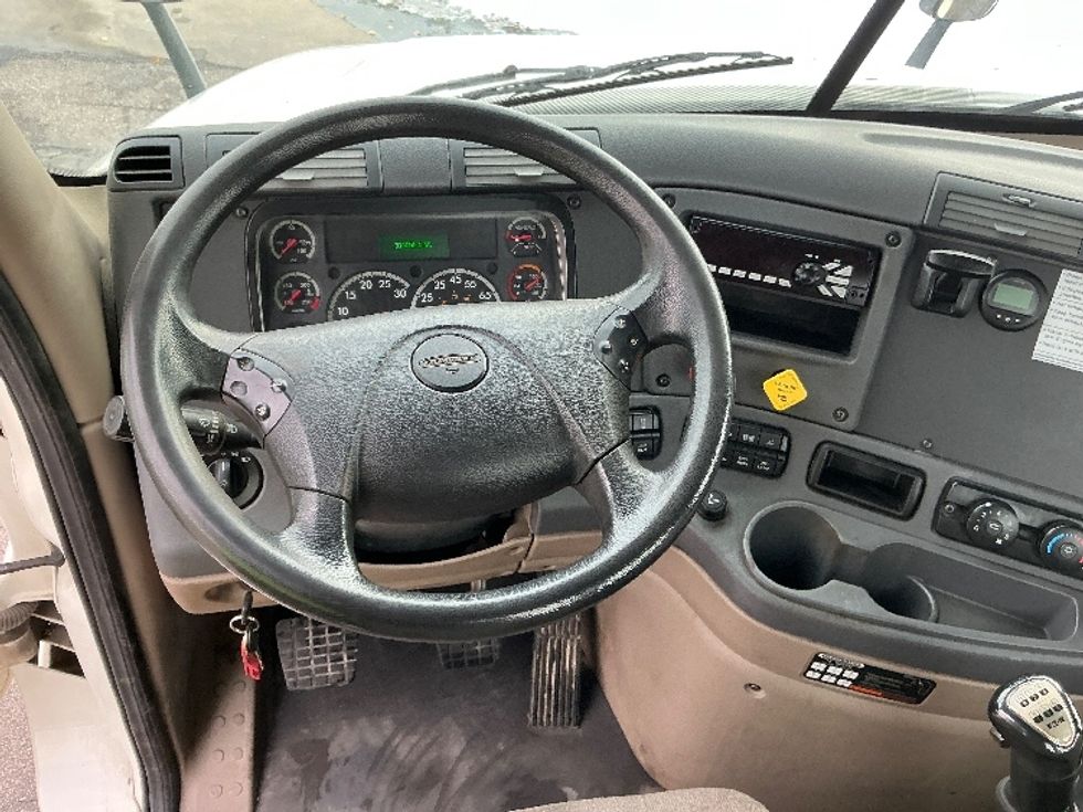Day Cab Tractor-Heavy Duty Tractors-Freightliner-2018-Cascadia 12564ST-Elkhart-IN-314,055\n\t\tmiles-$ 38,000 - Image 11