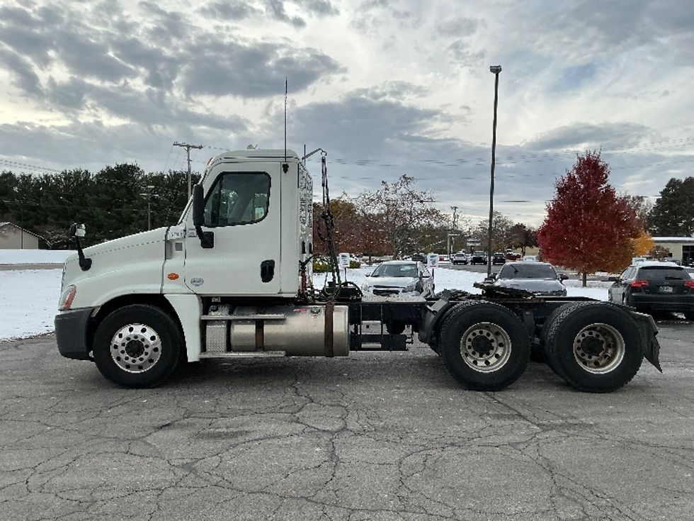 Day Cab Tractor-Heavy Duty Tractors-Freightliner-2018-Cascadia 12564ST-Elkhart-IN-314,055\n\t\tmiles-$ 38,000 - Image 4