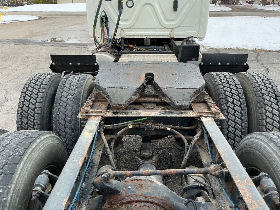 Day Cab Tractor-Heavy Duty Tractors-Freightliner-2018-Cascadia 12564ST-Elkhart-IN-314,055\n\t\tmiles-$ 38,000 - Image 6