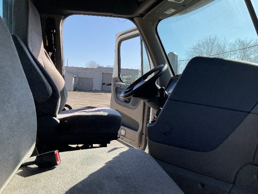 Day Cab Tractor-Heavy Duty Tractors-Freightliner-2018-Cascadia 12564ST-Elmira-NY-473,216\n\t\tmiles-$ 33,000 - Image 14