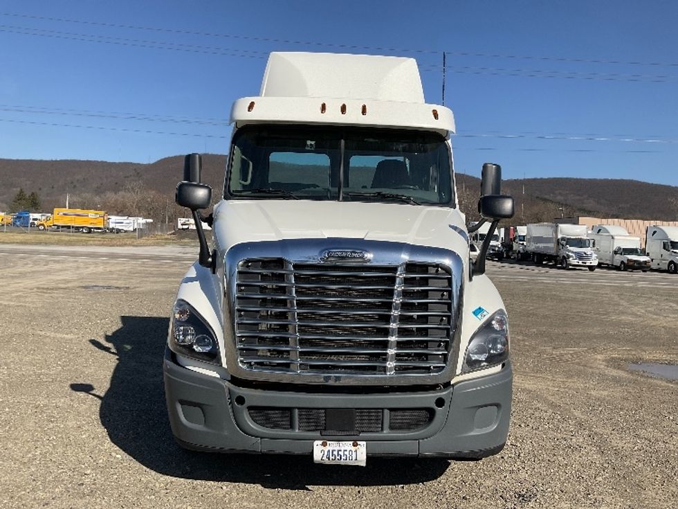 Day Cab Tractor-Heavy Duty Tractors-Freightliner-2018-Cascadia 12564ST-Elmira-NY-473,216\n\t\tmiles-$ 33,000 - Image 2
