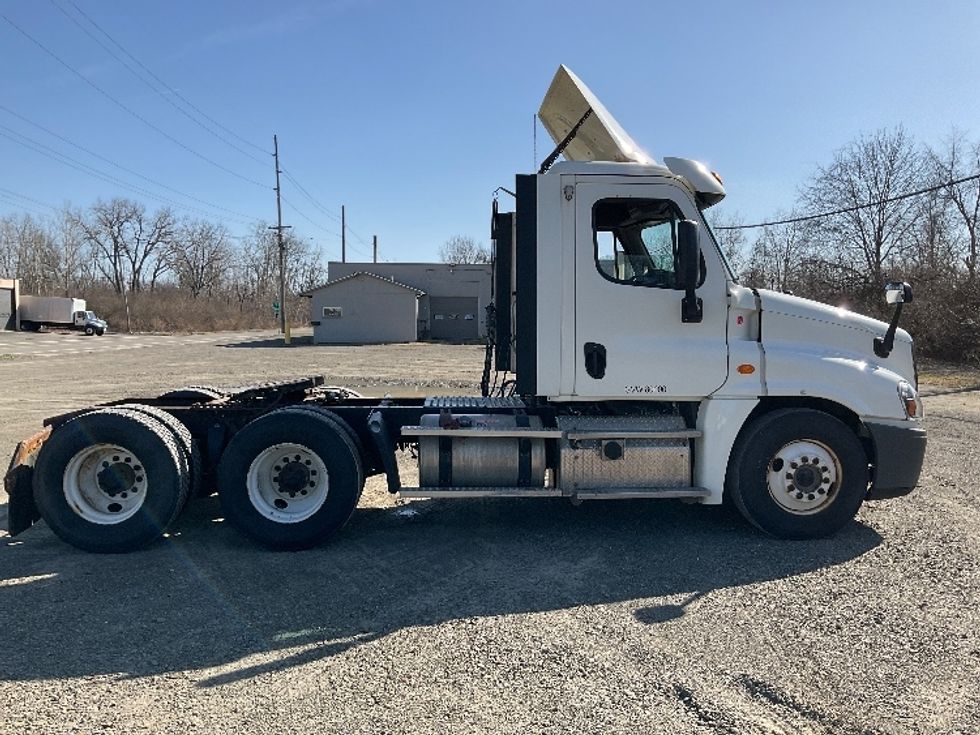 Day Cab Tractor-Heavy Duty Tractors-Freightliner-2018-Cascadia 12564ST-Elmira-NY-473,216\n\t\tmiles-$ 33,000 - Image 8