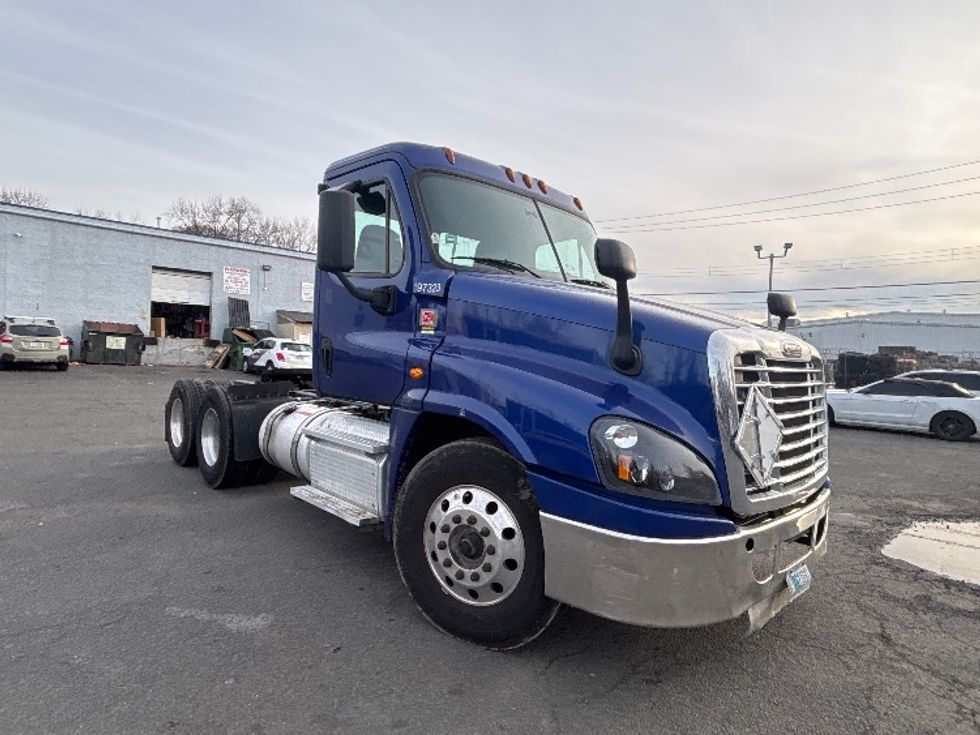 Day Cab Tractor-Heavy Duty Tractors-Freightliner-2018-Cascadia 12564ST-Elmsford-NY-124,457\n\t\tmiles-$ 47,500 - Image 1