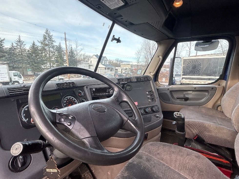 Day Cab Tractor-Heavy Duty Tractors-Freightliner-2018-Cascadia 12564ST-Elmsford-NY-124,457\n\t\tmiles-$ 47,500 - Image 10