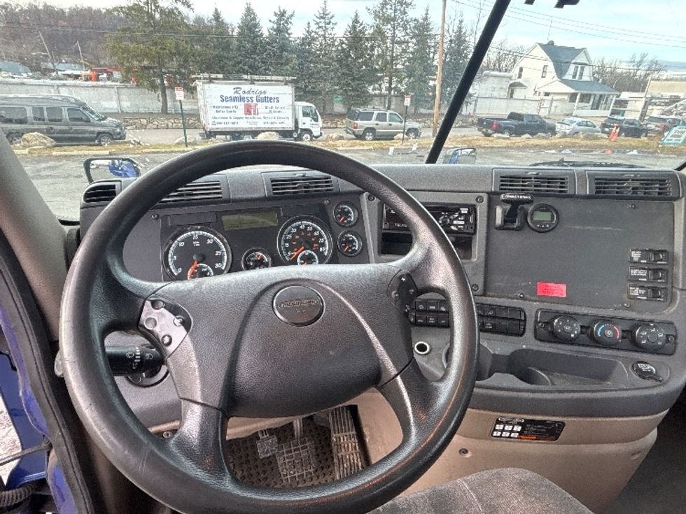 Day Cab Tractor-Heavy Duty Tractors-Freightliner-2018-Cascadia 12564ST-Elmsford-NY-124,457\n\t\tmiles-$ 47,500 - Image 11
