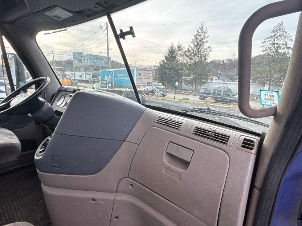Day Cab Tractor-Heavy Duty Tractors-Freightliner-2018-Cascadia 12564ST-Elmsford-NY-124,457\n\t\tmiles-$ 47,500 - Image 13