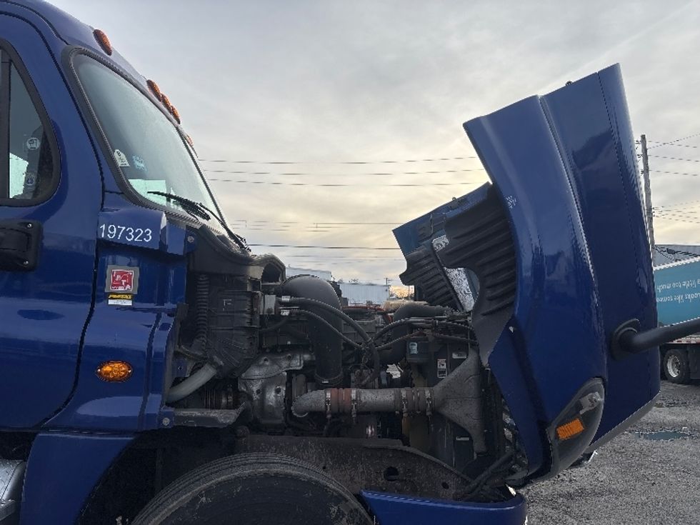 Day Cab Tractor-Heavy Duty Tractors-Freightliner-2018-Cascadia 12564ST-Elmsford-NY-124,457\n\t\tmiles-$ 47,500 - Image 15