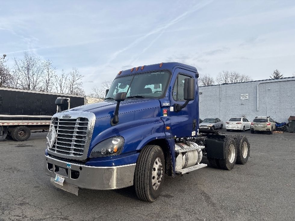 Day Cab Tractor-Heavy Duty Tractors-Freightliner-2018-Cascadia 12564ST-Elmsford-NY-124,457\n\t\tmiles-$ 47,500 - Image 3