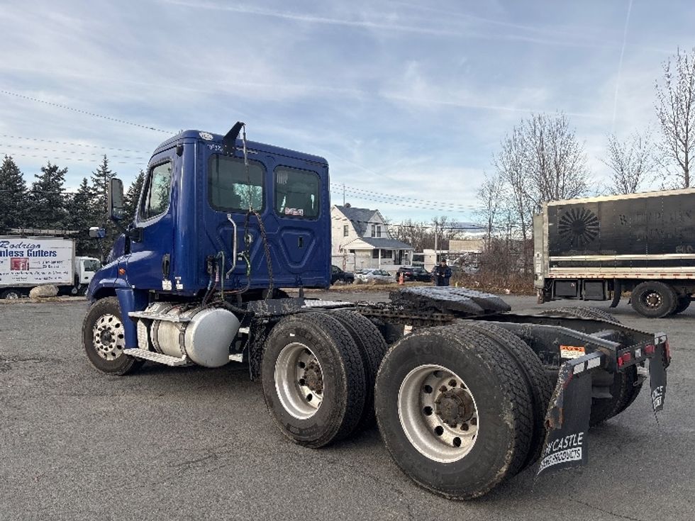 Day Cab Tractor-Heavy Duty Tractors-Freightliner-2018-Cascadia 12564ST-Elmsford-NY-124,457\n\t\tmiles-$ 47,500 - Image 5