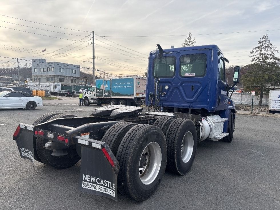 Day Cab Tractor-Heavy Duty Tractors-Freightliner-2018-Cascadia 12564ST-Elmsford-NY-124,457\n\t\tmiles-$ 47,500 - Image 7