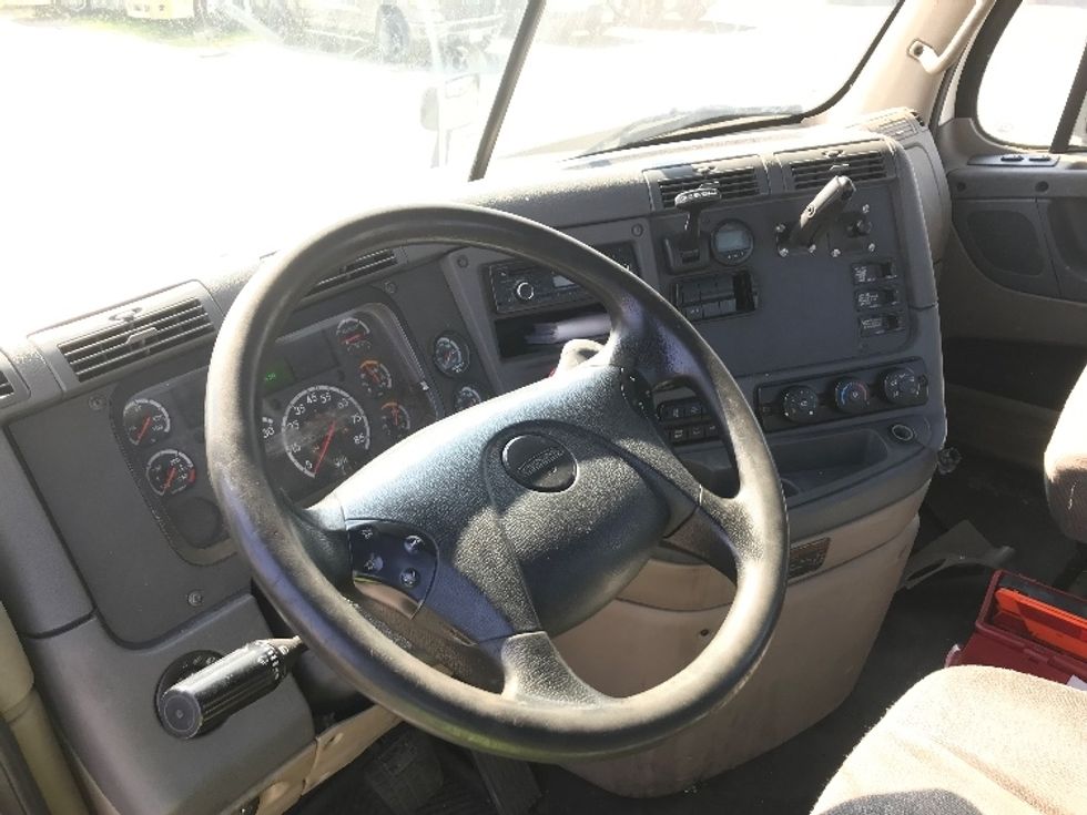 Day Cab Tractor-Heavy Duty Tractors-Freightliner-2018-Cascadia 12564ST-Essex Junction-VT-588,793\n\t\tmiles-$ 27,750 - Image 10