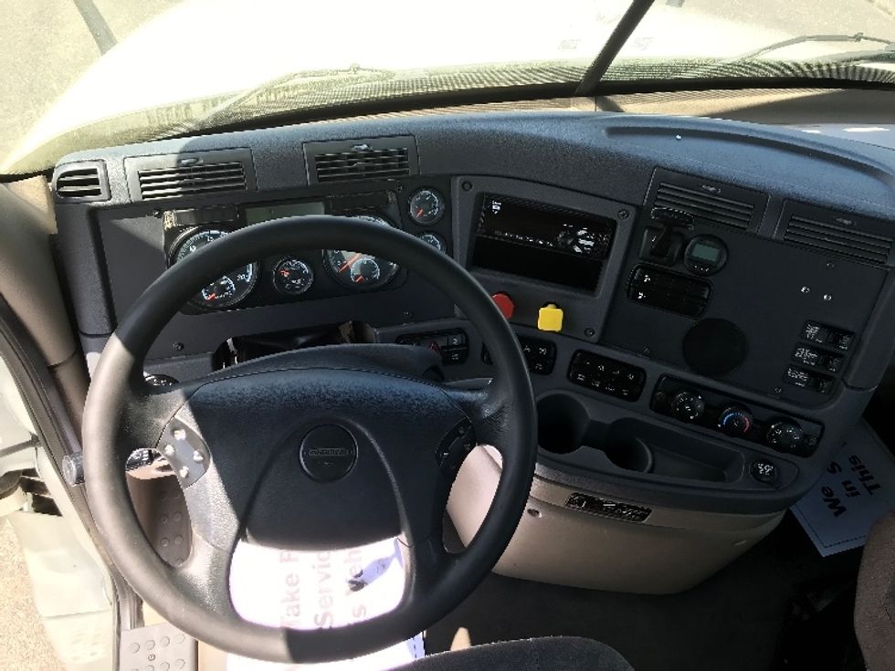 Day Cab Tractor-Heavy Duty Tractors-Freightliner-2018-Cascadia 12564ST-Essex Junction-VT-588,793\n\t\tmiles-$ 27,750 - Image 11