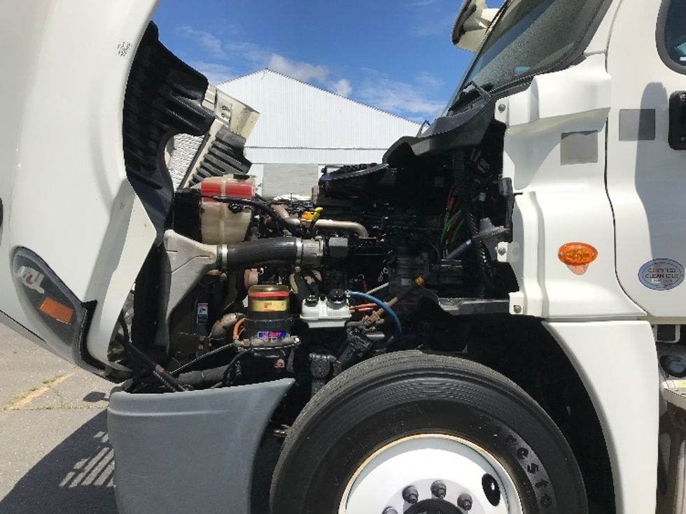 Day Cab Tractor-Heavy Duty Tractors-Freightliner-2018-Cascadia 12564ST-Essex Junction-VT-588,793\n\t\tmiles-$ 27,750 - Image 16