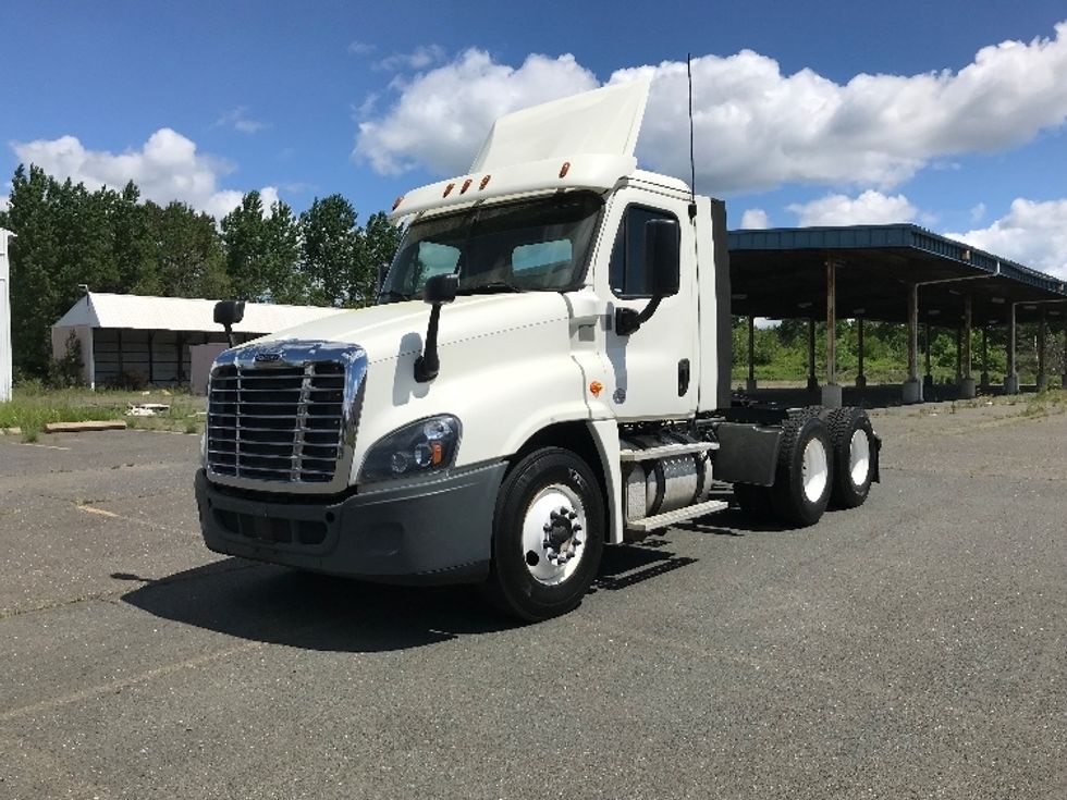 Day Cab Tractor-Heavy Duty Tractors-Freightliner-2018-Cascadia 12564ST-Essex Junction-VT-588,793\n\t\tmiles-$ 27,750 - Image 3