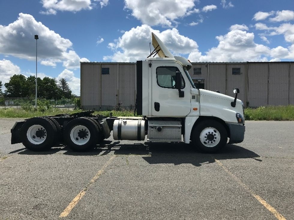 Day Cab Tractor-Heavy Duty Tractors-Freightliner-2018-Cascadia 12564ST-Essex Junction-VT-588,793\n\t\tmiles-$ 27,750 - Image 8