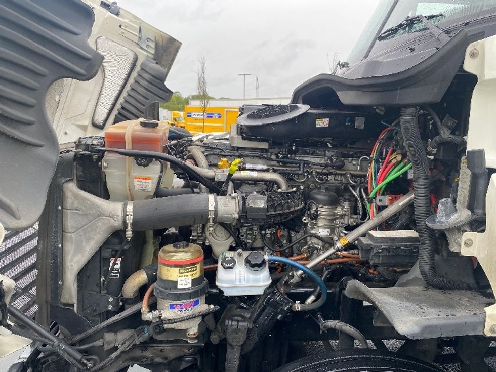 Day Cab Tractor-Heavy Duty Tractors-Freightliner-2018-Cascadia 12564ST-Everett-WA-138,100\n\t\tmiles-$ 42,750 - Image 16