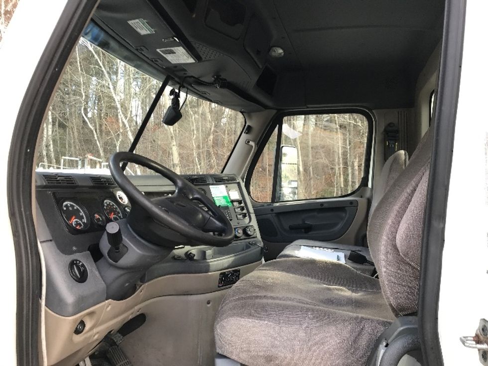 Day Cab Tractor-Heavy Duty Tractors-Freightliner-2018-Cascadia 12564ST-Fitchburg-MA-291,563\n\t\tmiles-$ 45,000 - Image 10
