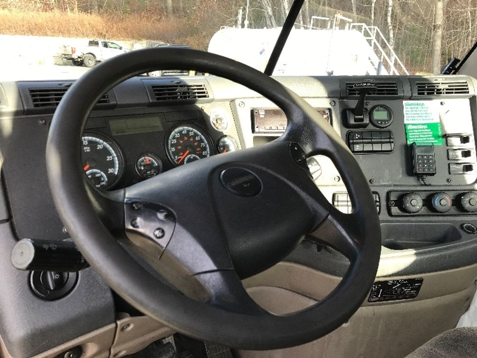 Day Cab Tractor-Heavy Duty Tractors-Freightliner-2018-Cascadia 12564ST-Fitchburg-MA-291,563\n\t\tmiles-$ 45,000 - Image 11