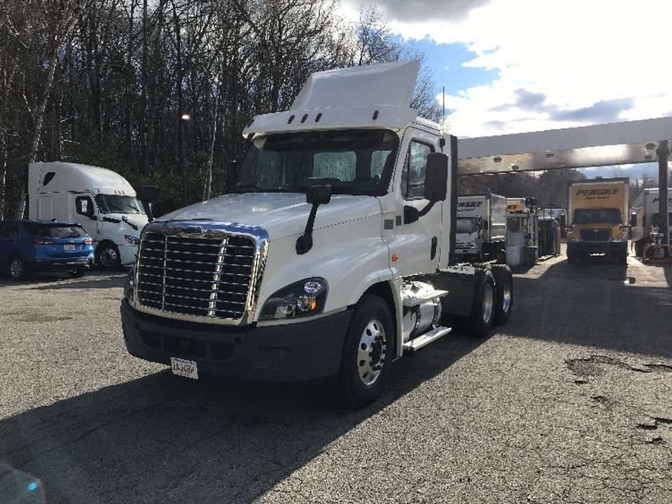 Day Cab Tractor-Heavy Duty Tractors-Freightliner-2018-Cascadia 12564ST-Fitchburg-MA-291,563\n\t\tmiles-$ 45,000 - Image 3