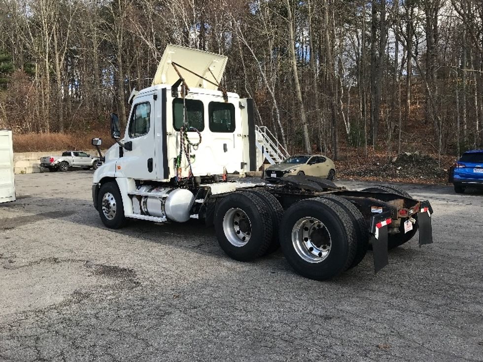 Day Cab Tractor-Heavy Duty Tractors-Freightliner-2018-Cascadia 12564ST-Fitchburg-MA-291,563\n\t\tmiles-$ 45,000 - Image 5