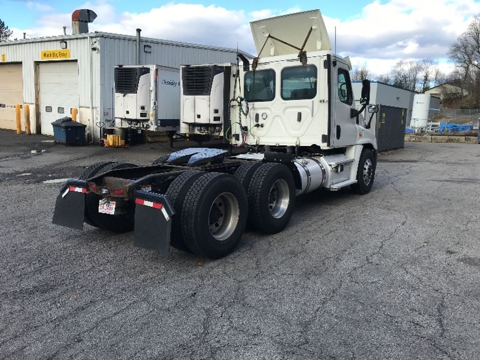 Day Cab Tractor-Heavy Duty Tractors-Freightliner-2018-Cascadia 12564ST-Fitchburg-MA-291,563\n\t\tmiles-$ 45,000 - Image 7