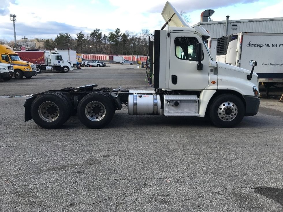 Day Cab Tractor-Heavy Duty Tractors-Freightliner-2018-Cascadia 12564ST-Fitchburg-MA-291,563\n\t\tmiles-$ 45,000 - Image 8