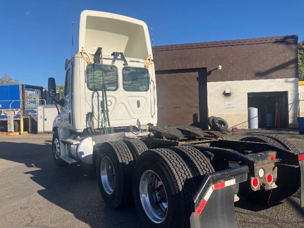Day Cab Tractor-Heavy Duty Tractors-Freightliner-2018-Cascadia 12564ST-Fitchburg-MA-319,118\n\t\tmiles-$ 44,000 - Image 5