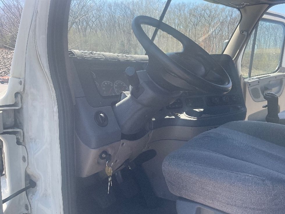 Day Cab Tractor-Heavy Duty Tractors-Freightliner-2018-Cascadia 12564ST-Fitchburg-MA-380,933\n\t\tmiles-$ 34,250 - Image 10