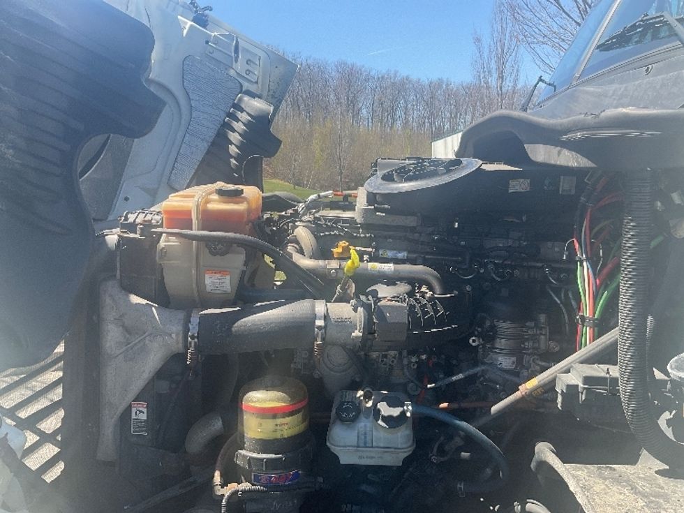 Day Cab Tractor-Heavy Duty Tractors-Freightliner-2018-Cascadia 12564ST-Fitchburg-MA-380,933\n\t\tmiles-$ 34,250 - Image 15