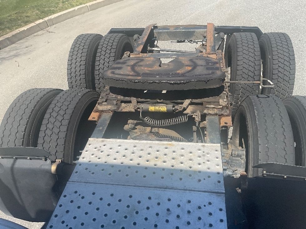 Day Cab Tractor-Heavy Duty Tractors-Freightliner-2018-Cascadia 12564ST-Fitchburg-MA-380,933\n\t\tmiles-$ 34,250 - Image 6