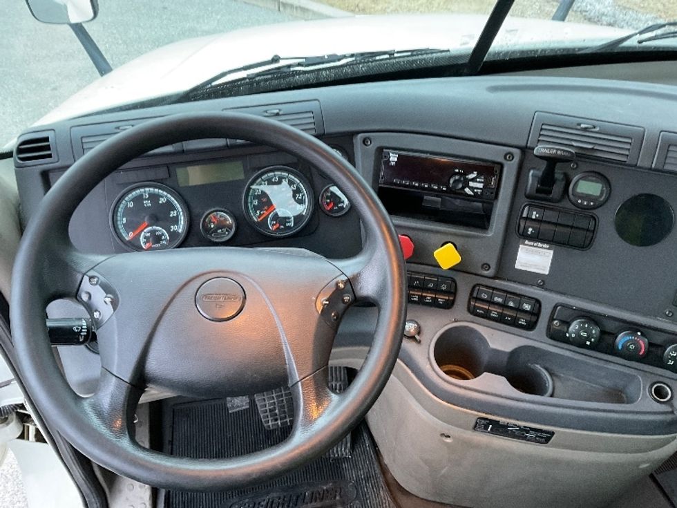 Day Cab Tractor-Heavy Duty Tractors-Freightliner-2018-Cascadia 12564ST-Fitchburg-MA-436,036\n\t\tmiles-$ 36,250 - Image 11