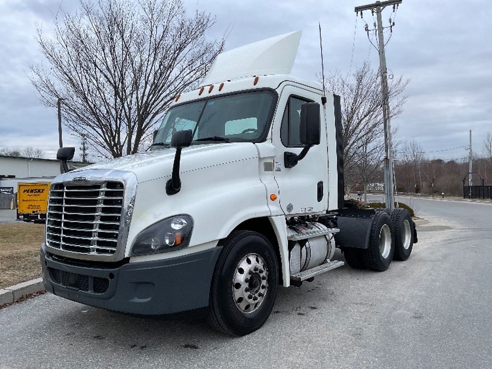 Day Cab Tractor-Heavy Duty Tractors-Freightliner-2018-Cascadia 12564ST-Fitchburg-MA-436,036\n\t\tmiles-$ 36,250 - Image 3