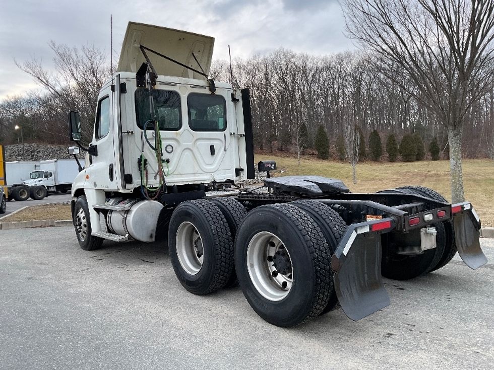 Day Cab Tractor-Heavy Duty Tractors-Freightliner-2018-Cascadia 12564ST-Fitchburg-MA-436,036\n\t\tmiles-$ 36,250 - Image 5