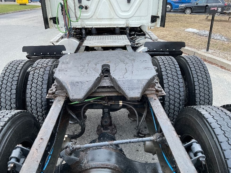 Day Cab Tractor-Heavy Duty Tractors-Freightliner-2018-Cascadia 12564ST-Fitchburg-MA-436,036\n\t\tmiles-$ 36,250 - Image 6