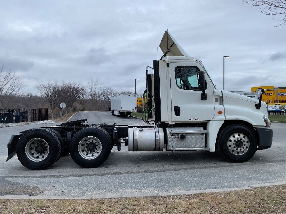 Day Cab Tractor-Heavy Duty Tractors-Freightliner-2018-Cascadia 12564ST-Fitchburg-MA-436,036\n\t\tmiles-$ 36,250 - Image 8