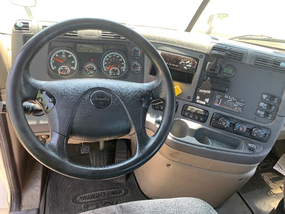 Day Cab Tractor-Heavy Duty Tractors-Freightliner-2018-Cascadia 12564ST-Fitchburg-MA-440,579\n\t\tmiles-$ 36,000 - Image 11