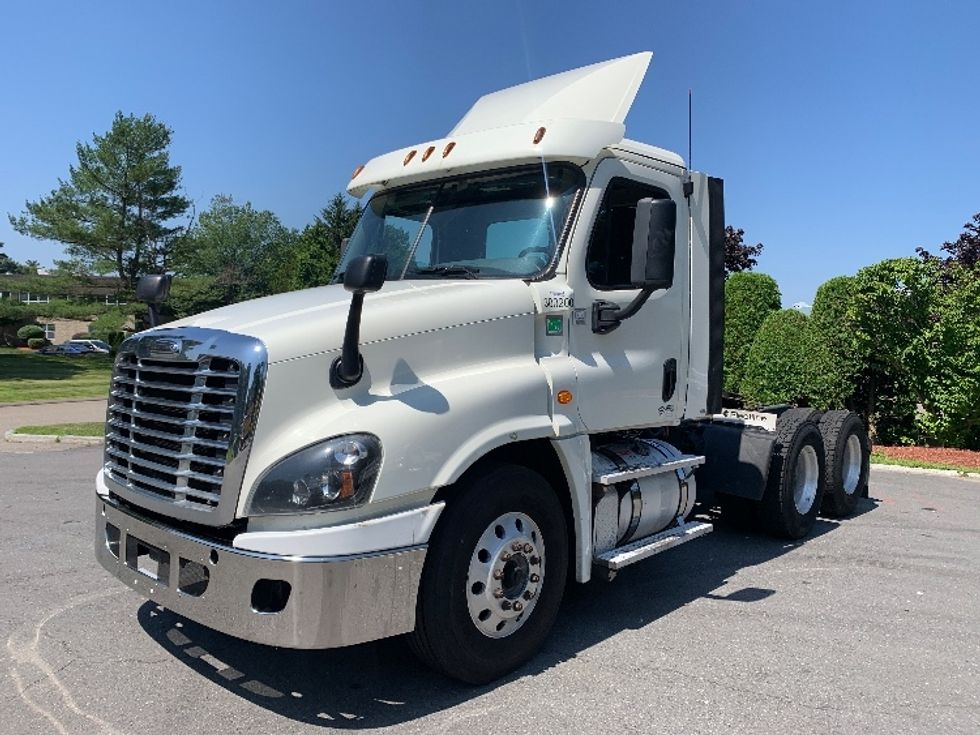 Day Cab Tractor-Heavy Duty Tractors-Freightliner-2018-Cascadia 12564ST-Fitchburg-MA-440,579\n\t\tmiles-$ 36,000 - Image 3