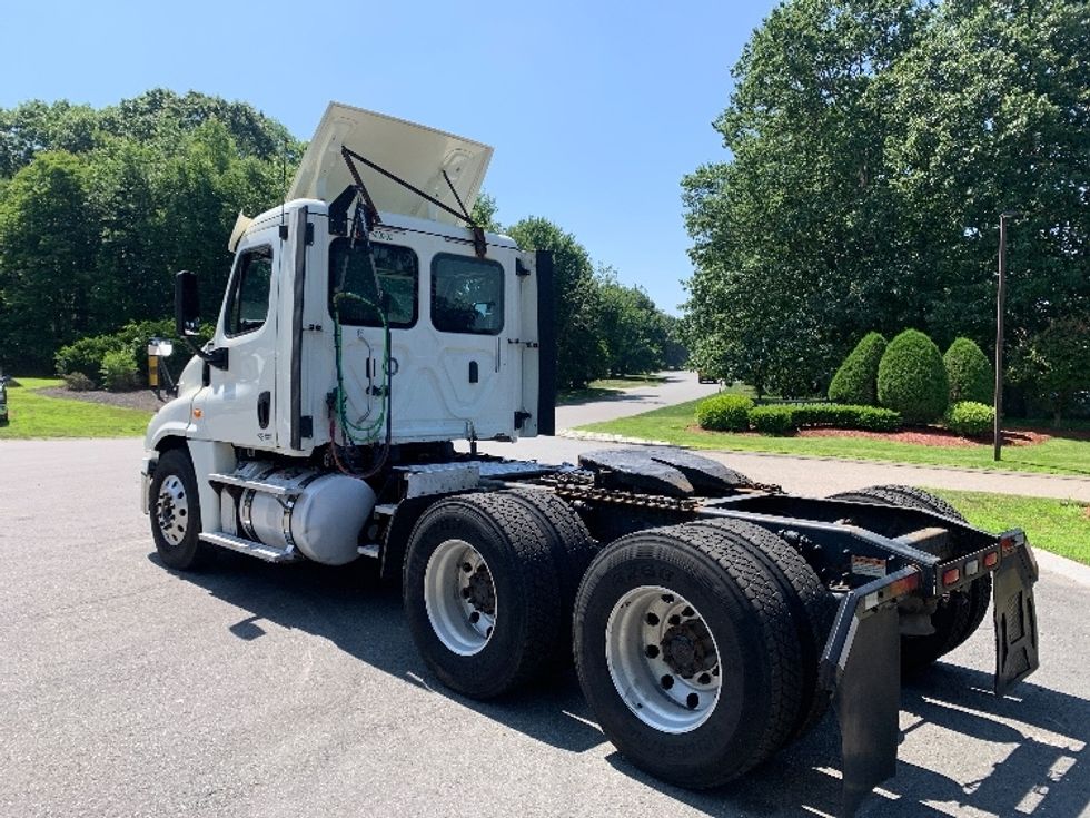 Day Cab Tractor-Heavy Duty Tractors-Freightliner-2018-Cascadia 12564ST-Fitchburg-MA-440,579\n\t\tmiles-$ 36,000 - Image 5